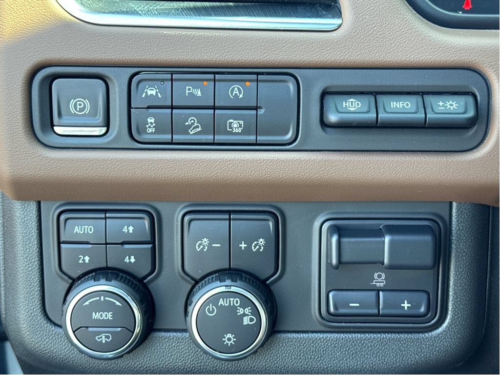 Used 2024 Chevrolet Tahoe High Country AWD/4WD image 13