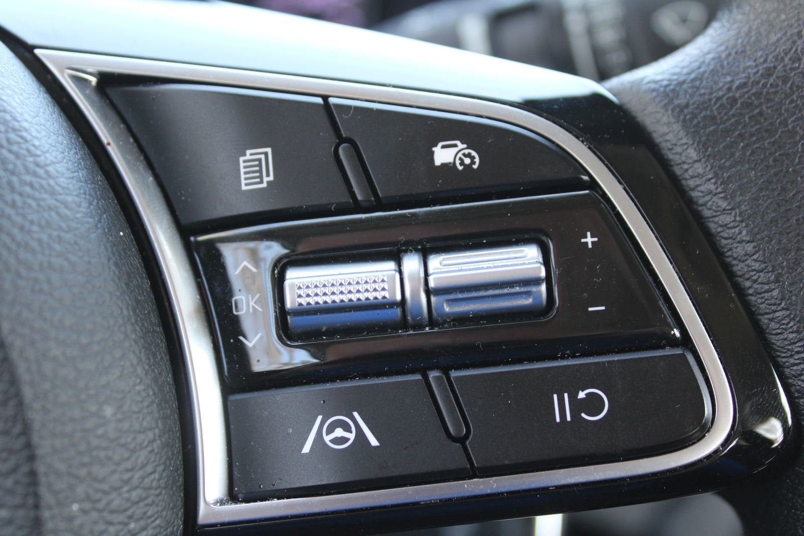 Certified 2024 Kia Forte LXS w/ LXS Technology Package image 27