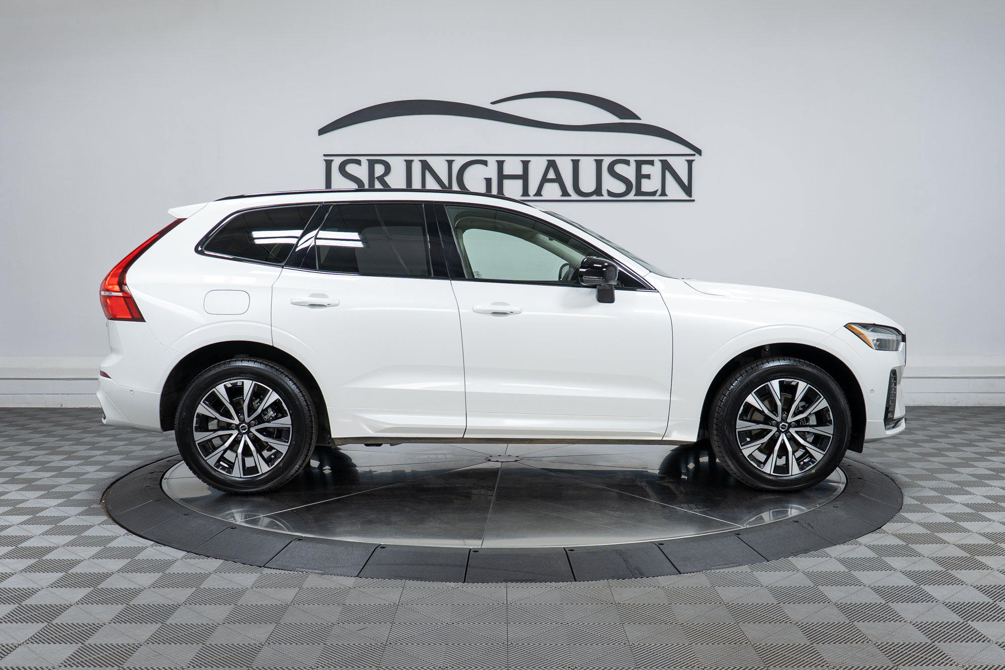Certified 2025 Volvo XC60 B5 Plus AWD/4WD image 4