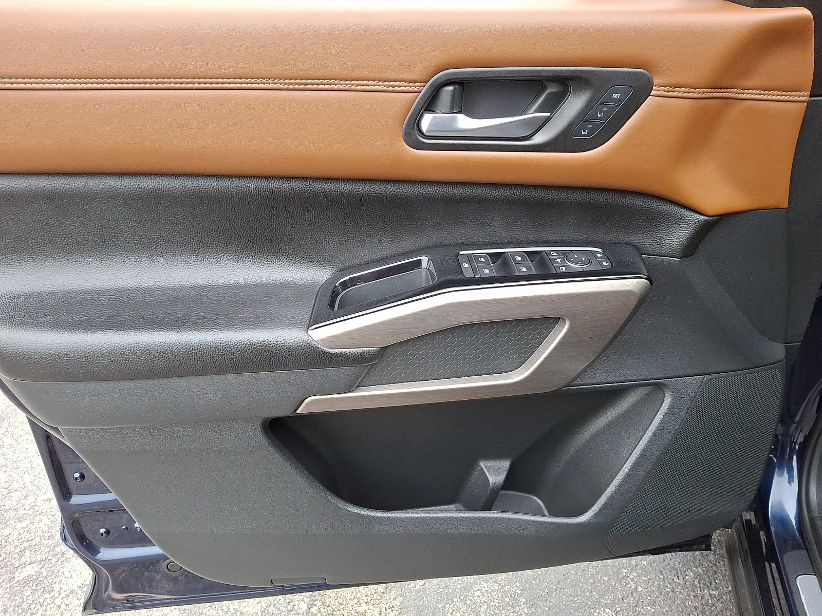 Used 2023 Nissan Pathfinder Platinum w/ Cargo Package image 14