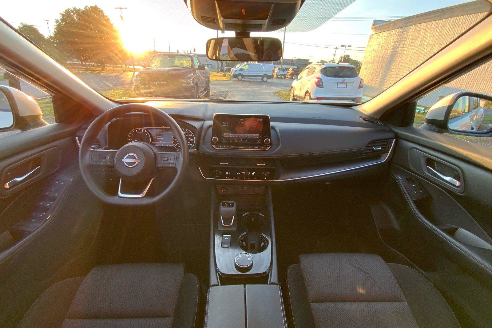 Used 2024 Nissan Rogue SV AWD/4WD image 31