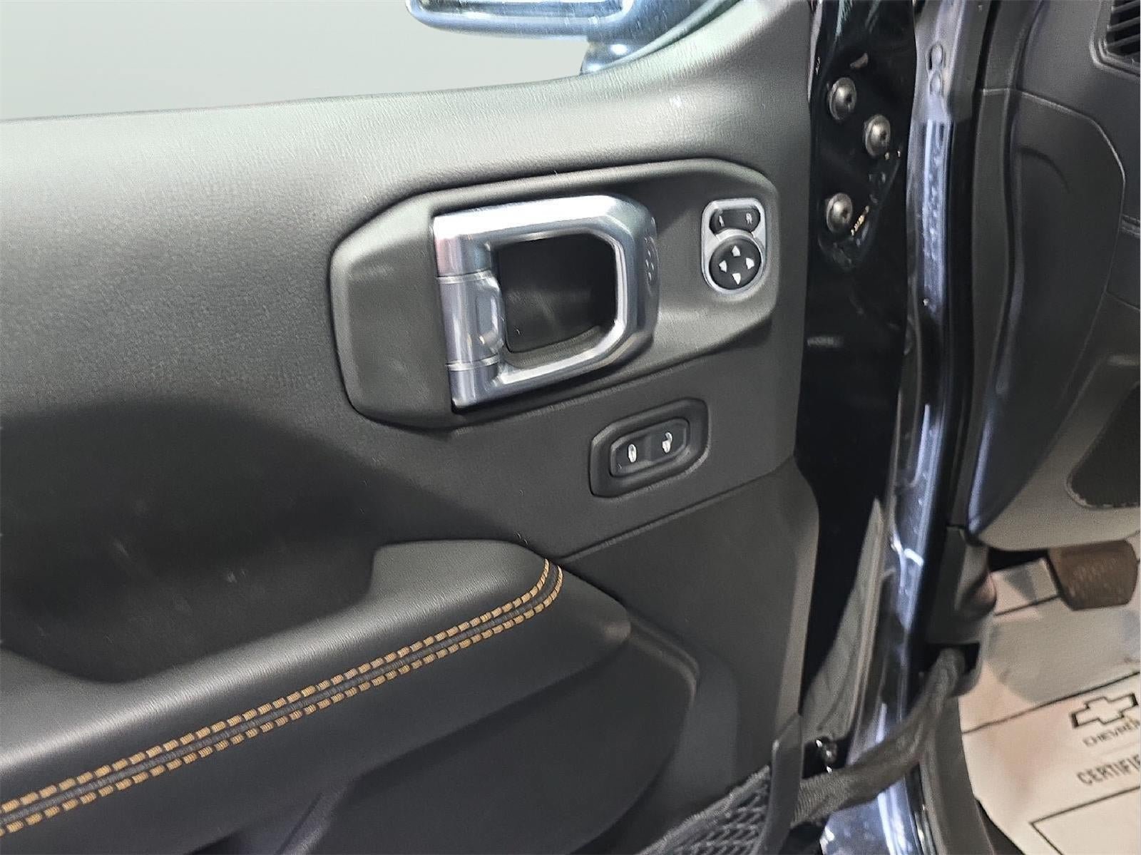 Used 2025 Jeep Wrangler Unlimited Sahara AWD/4WD image 9