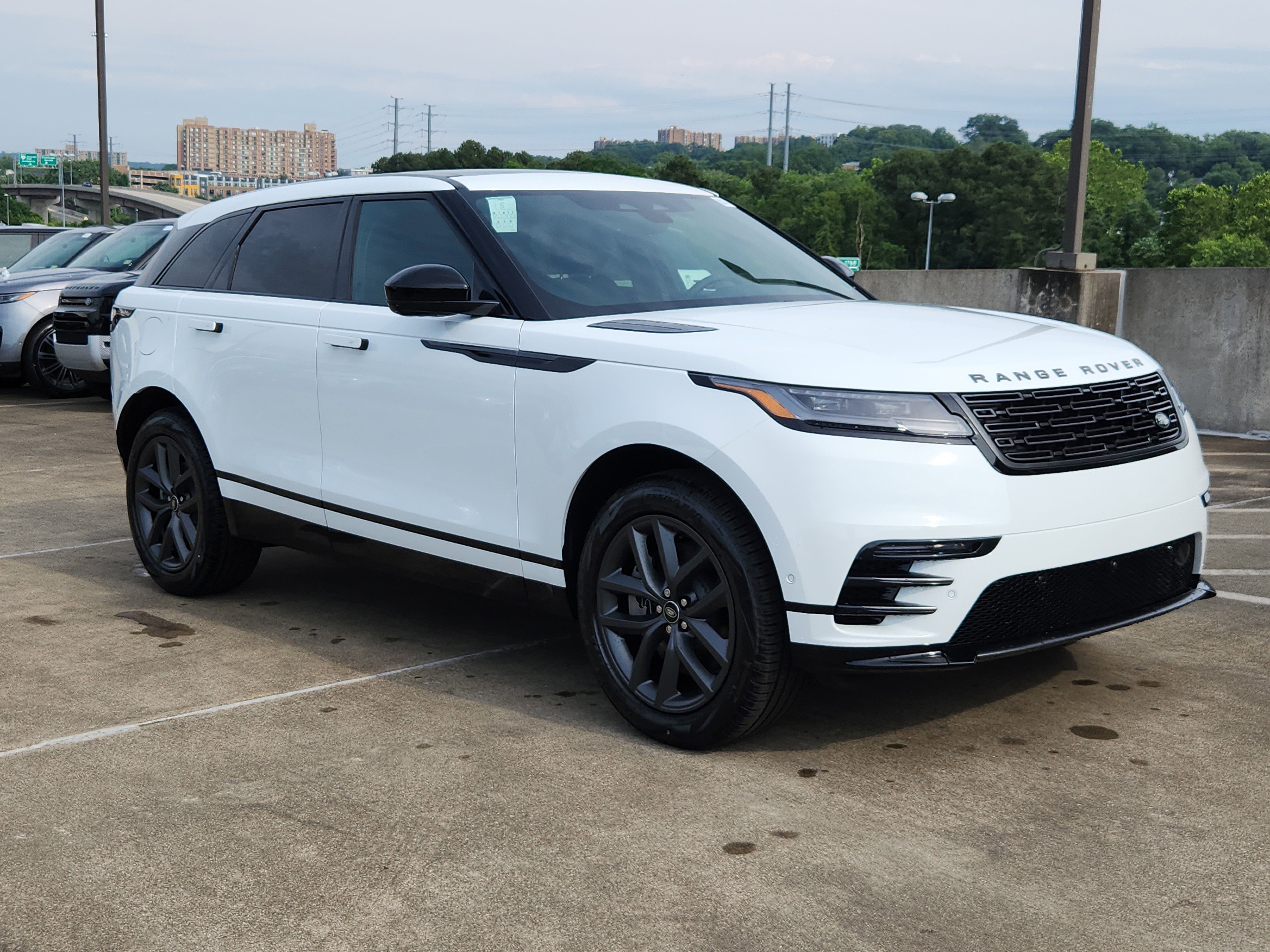 New 2026 Land Rover Range Rover Velar Dynamic SE image 10