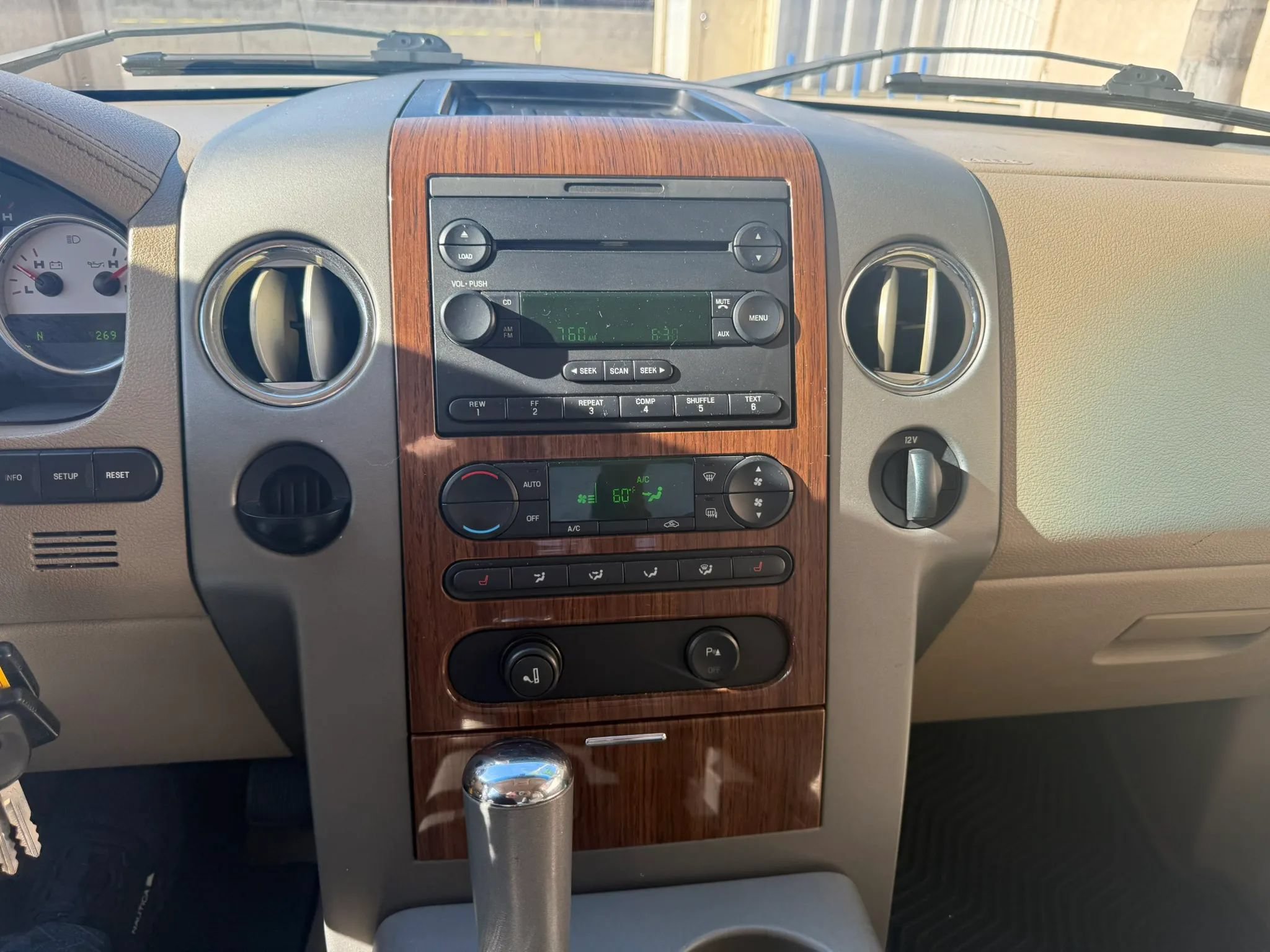 Used 2004 Ford F150 Lariat RWD image 19