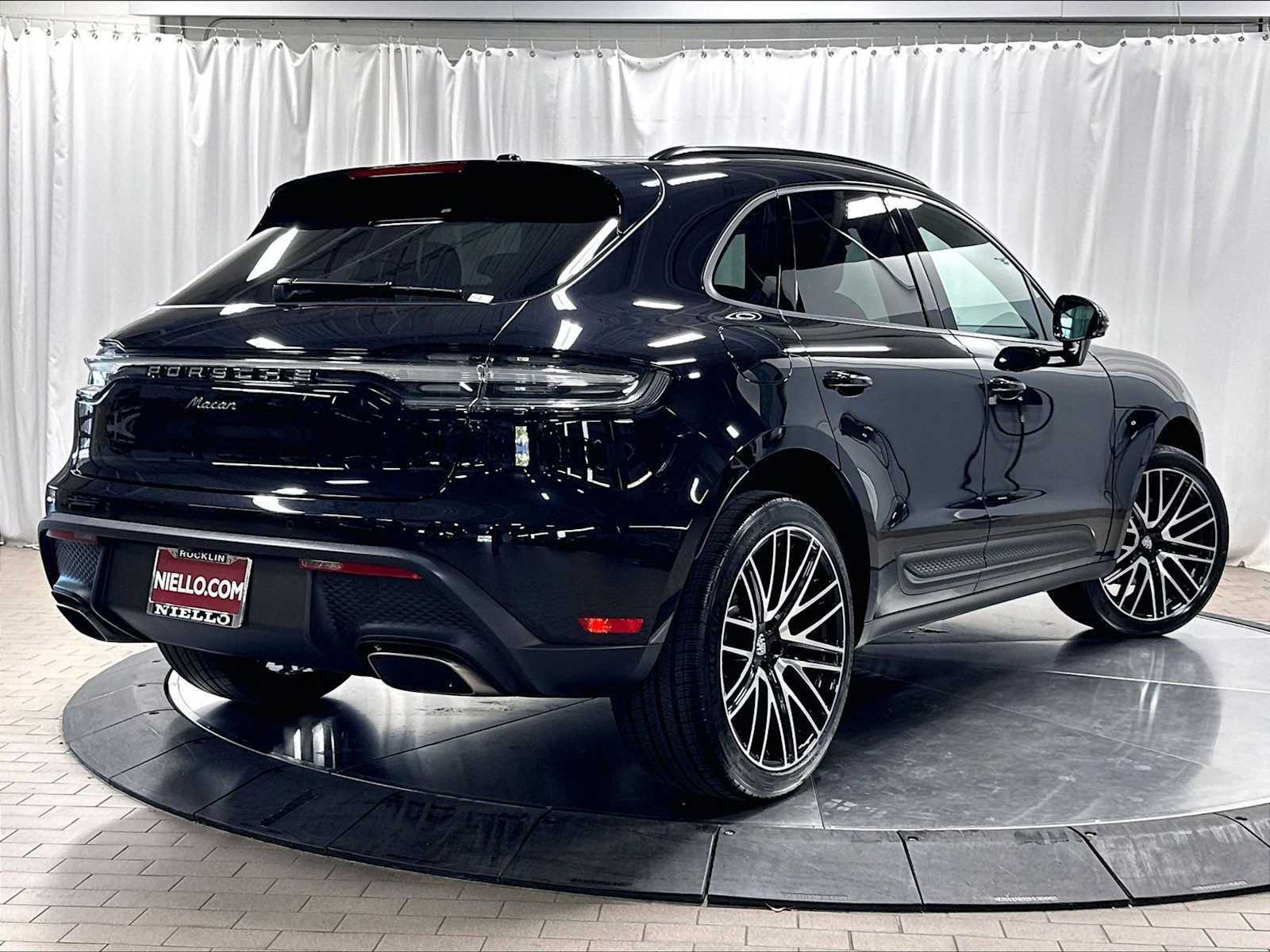 Used 2026 Porsche Macan AWD/4WD image 9