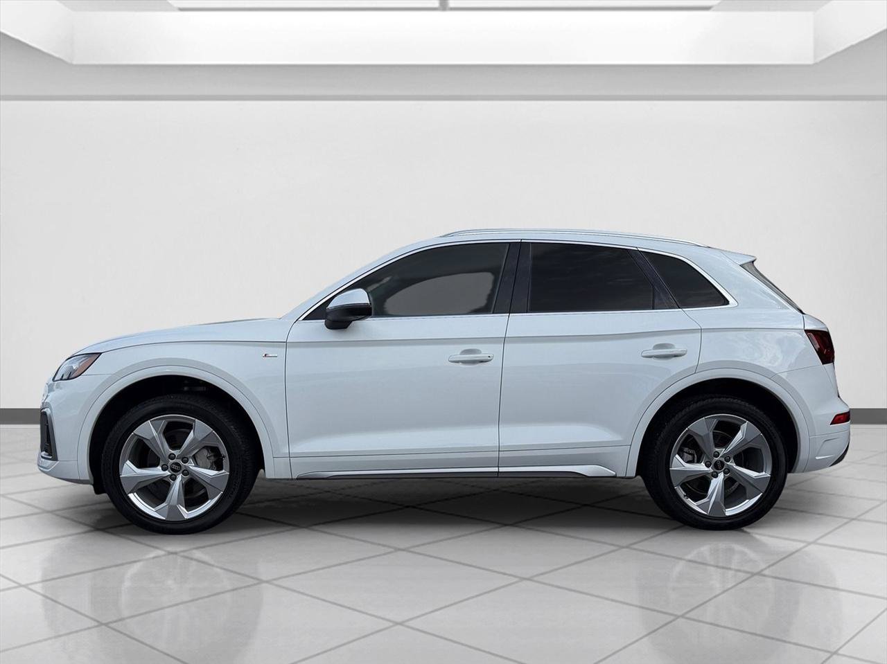 Used 2023 Audi Q5 2.0T Premium Plus w/ Premium Plus Package AWD/4WD image 2