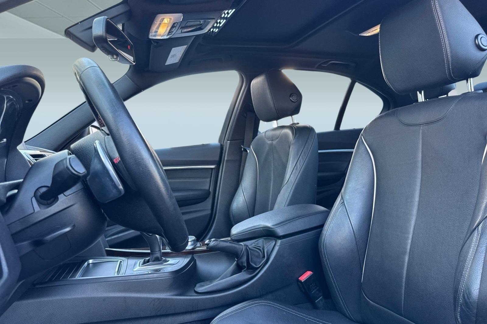 Used 2018 BMW 330i Sedan RWD image 5