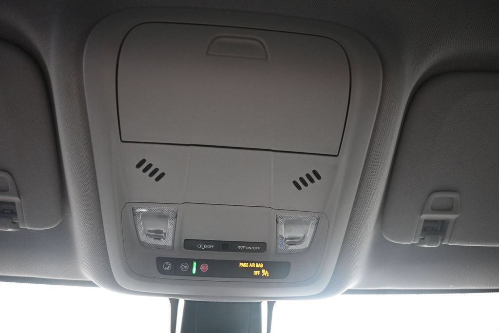 Used 2025 Chevrolet Blazer LT FWD image 18
