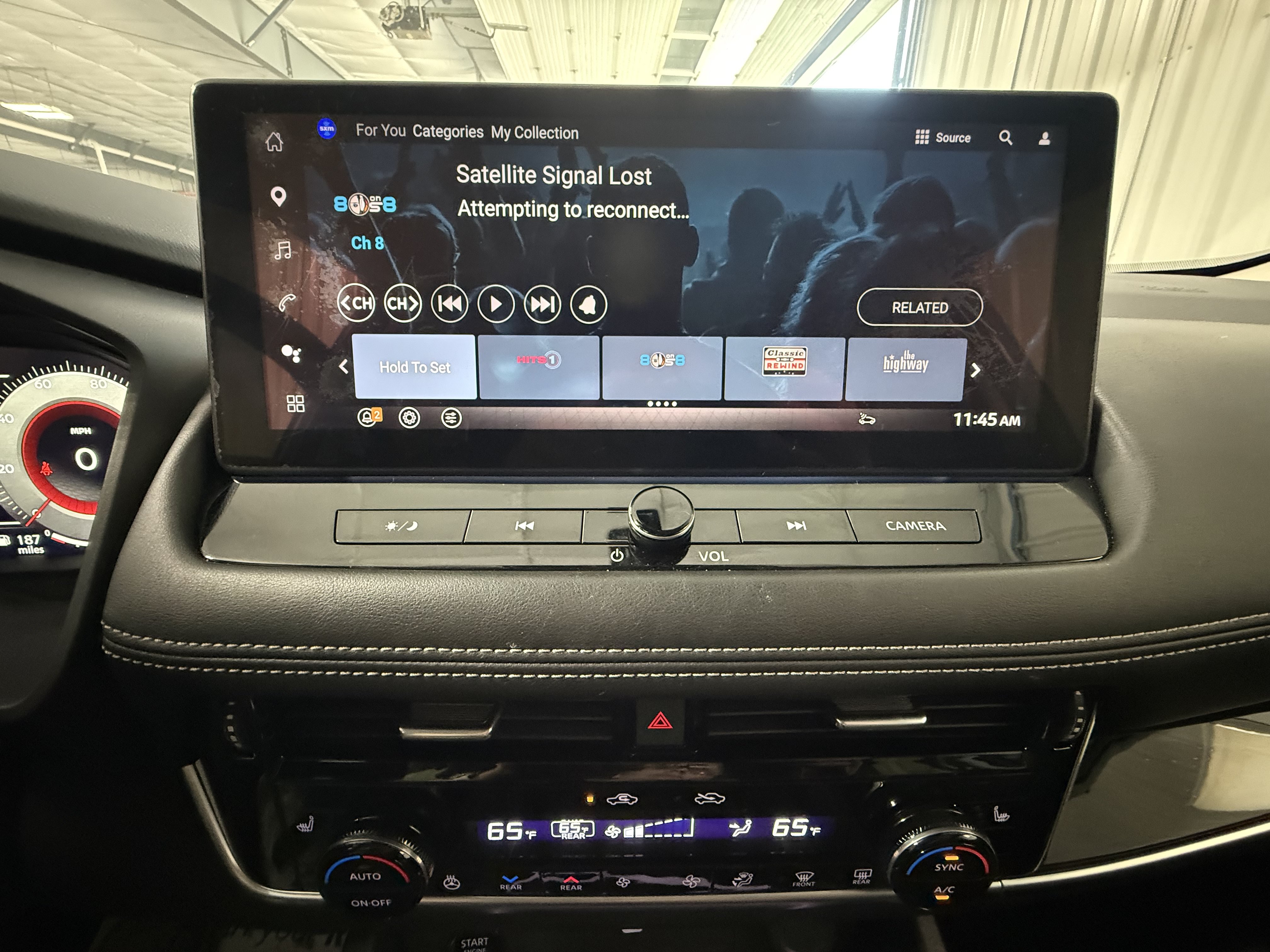 Used 2025 Nissan Rogue SL w/ Tech Package AWD/4WD image 31