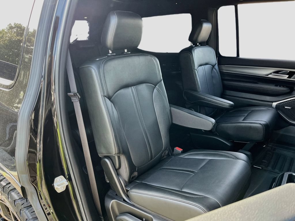 Used 2023 Jeep Wagoneer Series II AWD/4WD image 30