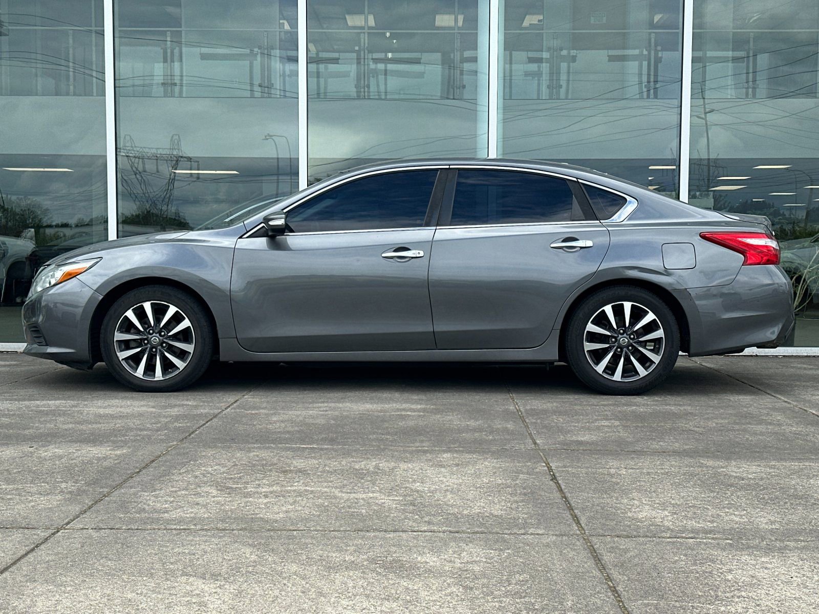 Used 2017 Nissan Altima 2.5 SL FWD image 6