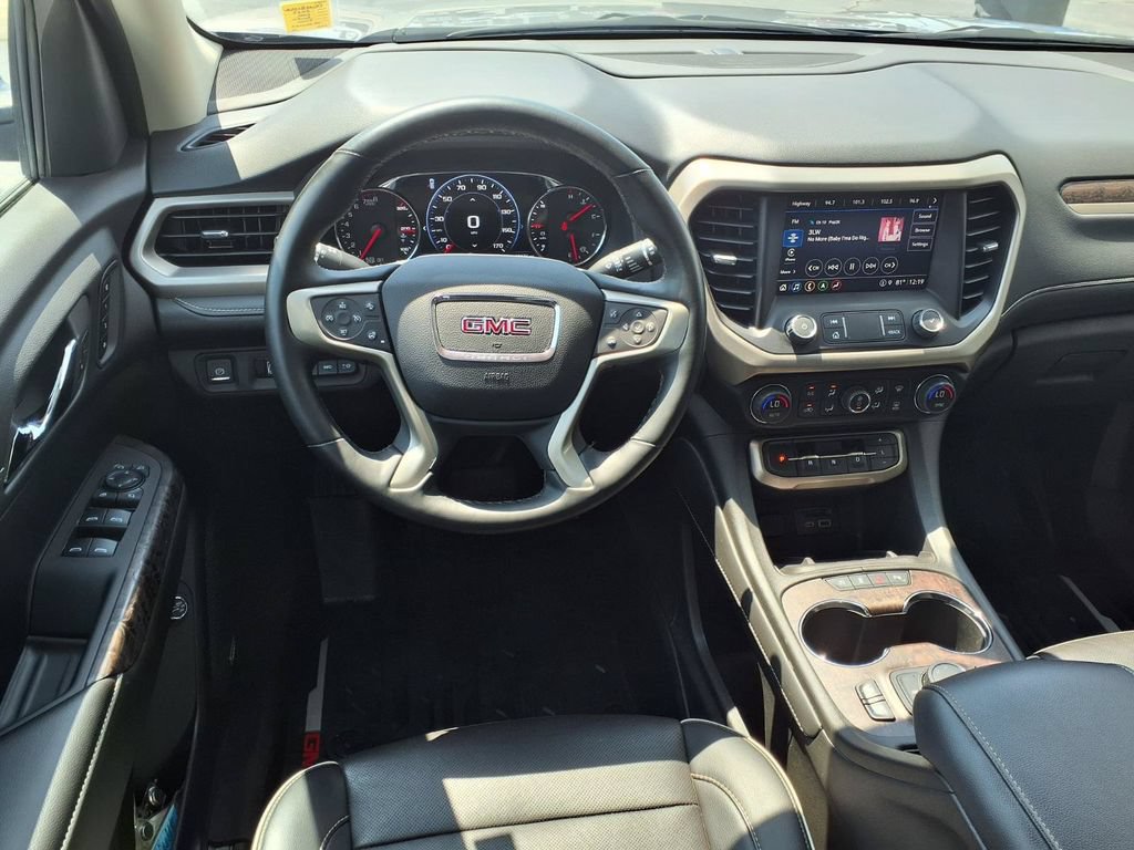 Used 2023 GMC Acadia Denali w/ Denali Technology Package FWD image 7