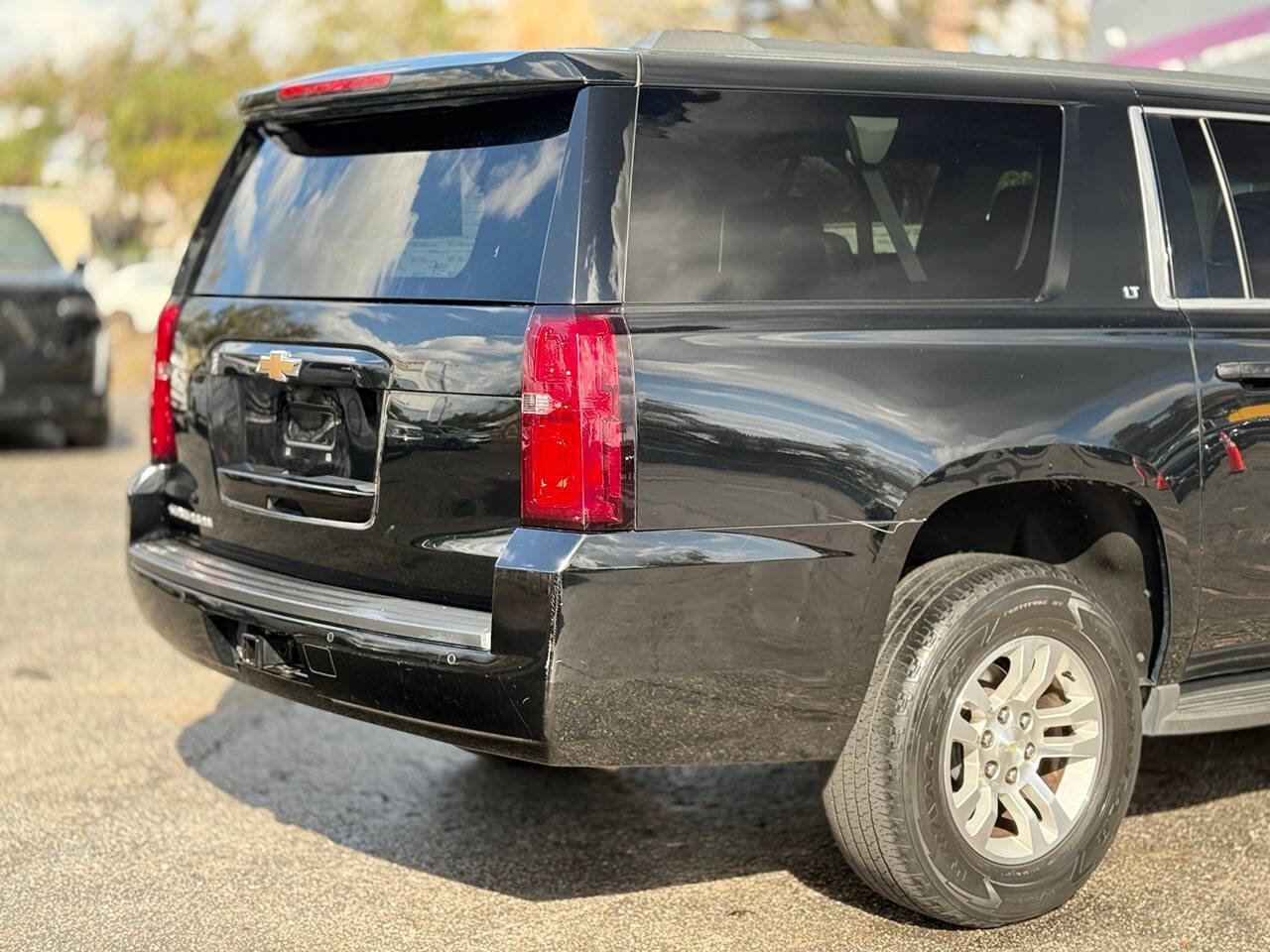 Used 2017 Chevrolet Suburban LT image 10
