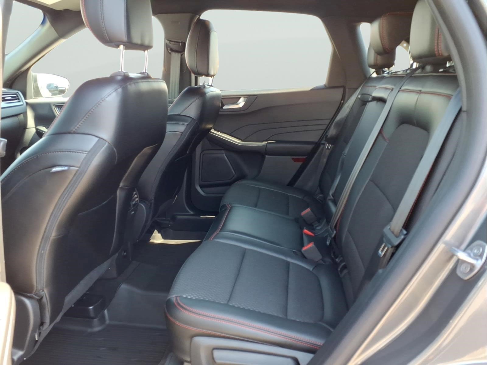 Used 2024 Ford Escape ST-Line w/ Tech Pack #1 AWD/4WD image 7