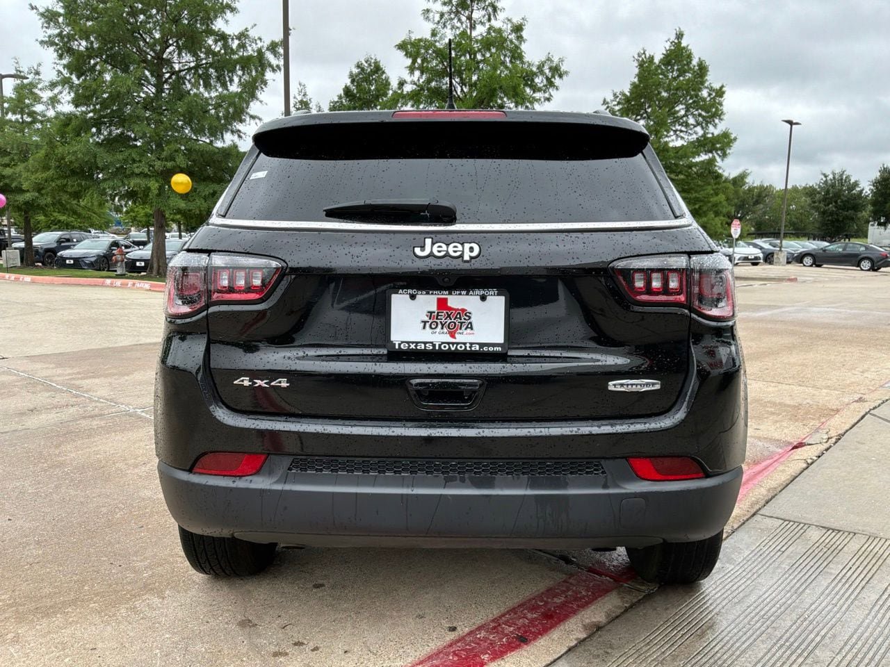 Used 2025 Jeep Compass Latitude AWD/4WD image 7