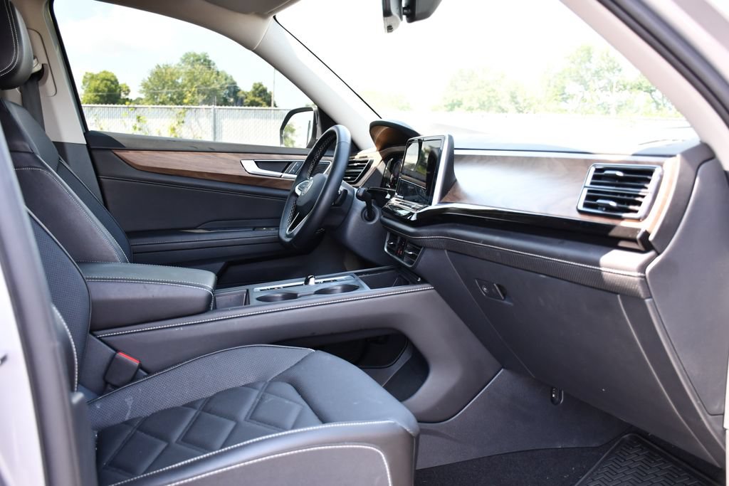 Used 2025 Volkswagen Atlas SE AWD/4WD image 29