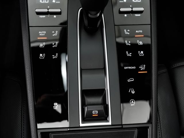 Certified 2026 Porsche Macan AWD/4WD image 23