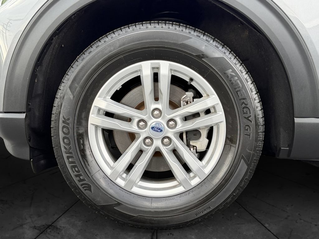 Used 2023 Ford Explorer XLT AWD/4WD image 14