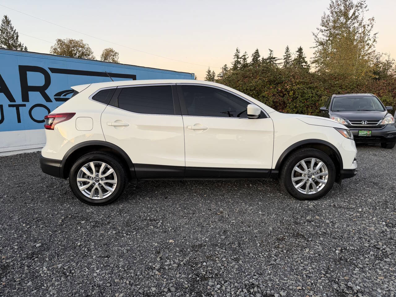 Used 2022 Nissan Rogue Sport S image 2