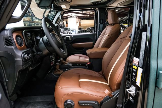 Used 2025 Jeep Gladiator Rubicon w/ Safety Group AWD/4WD image 17