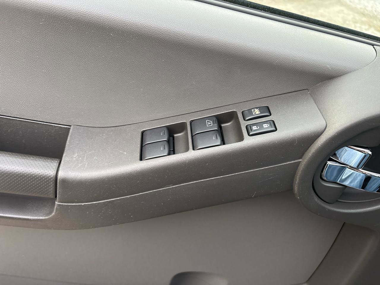 Used 2012 Nissan Xterra S w/ Value Package image 32