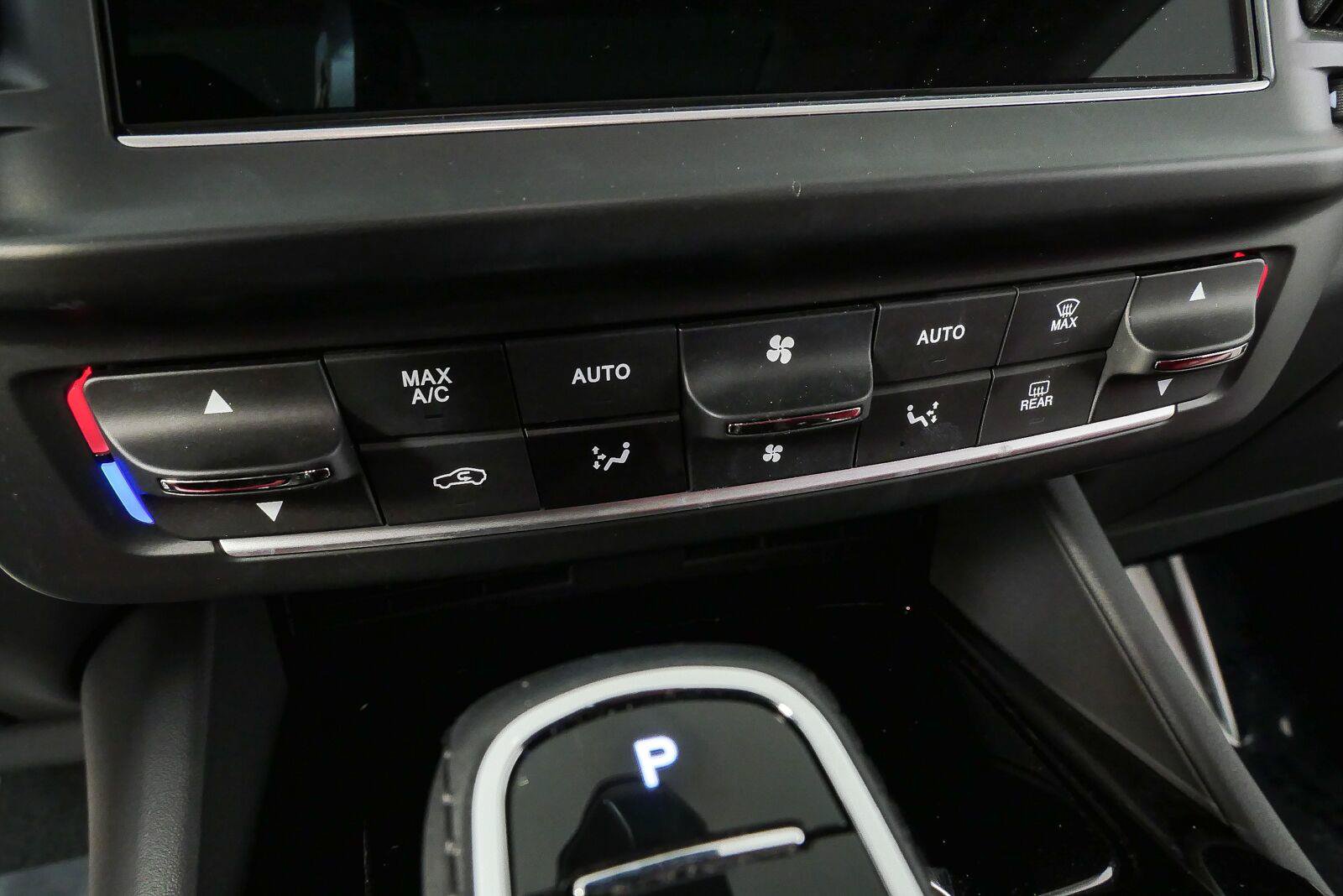 Used 2023 Maserati Levante GT AWD/4WD image 13