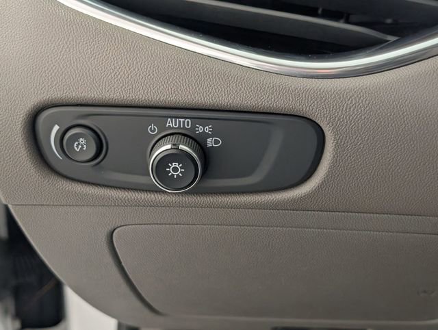 Used 2018 Chevrolet Malibu Premier w/ Premier Sun and Wheel Package FWD image 16