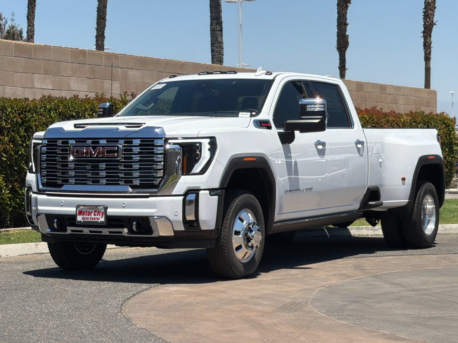 New 2026 GMC Sierra 3500 Denali w/ Denali Reserve Package AWD/4WD image 8