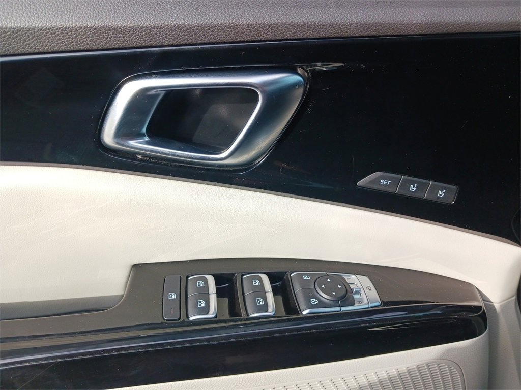 Used 2024 Kia Carnival SX image 30