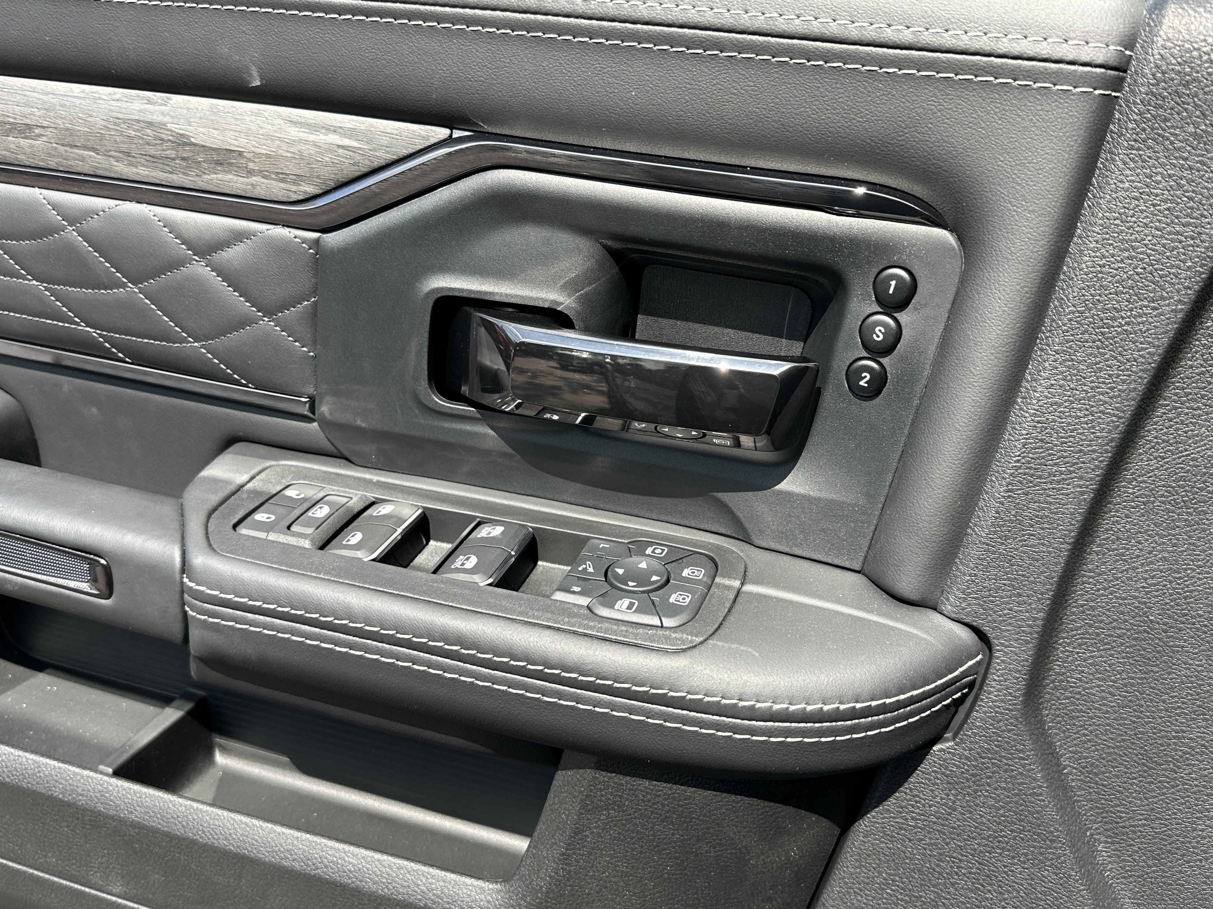 New 2027 RAM 2500 Limited AWD/4WD image 16