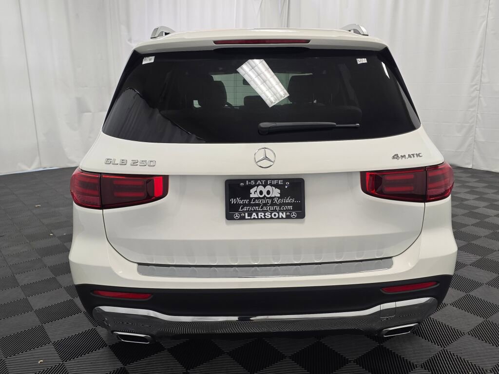Used 2025 Mercedes-Benz GLB 250 4MATIC image 5