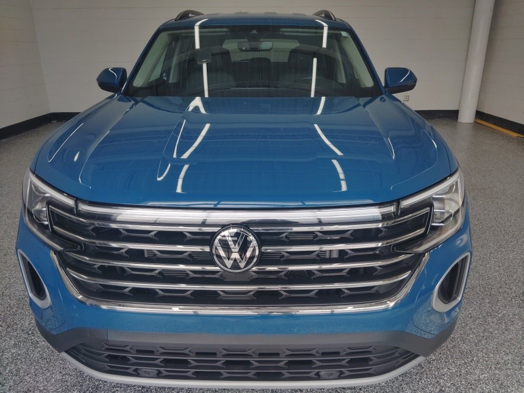 Certified 2025 Volkswagen Atlas SE image 2