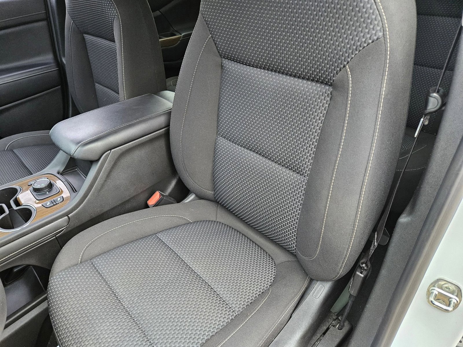 Used 2021 GMC Acadia SLE w/ Driver Convenience Package FWD image 22