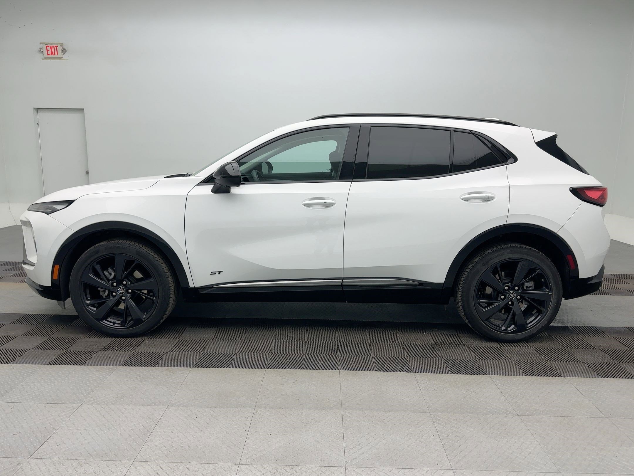 Certified 2025 Buick Envision Sport Touring image 2