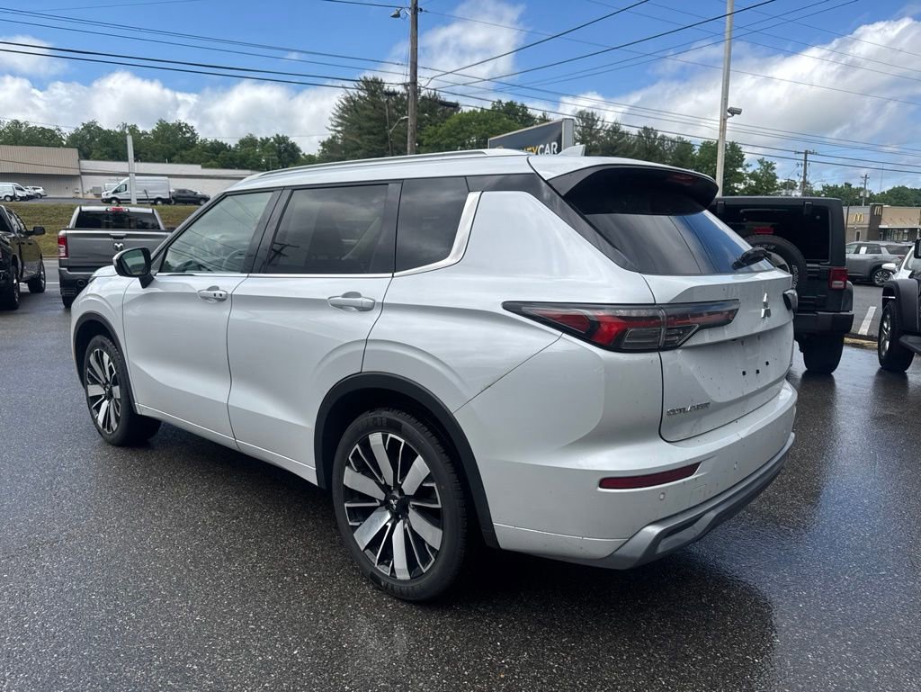 Used 2025 Mitsubishi Outlander SEL AWD/4WD image 6