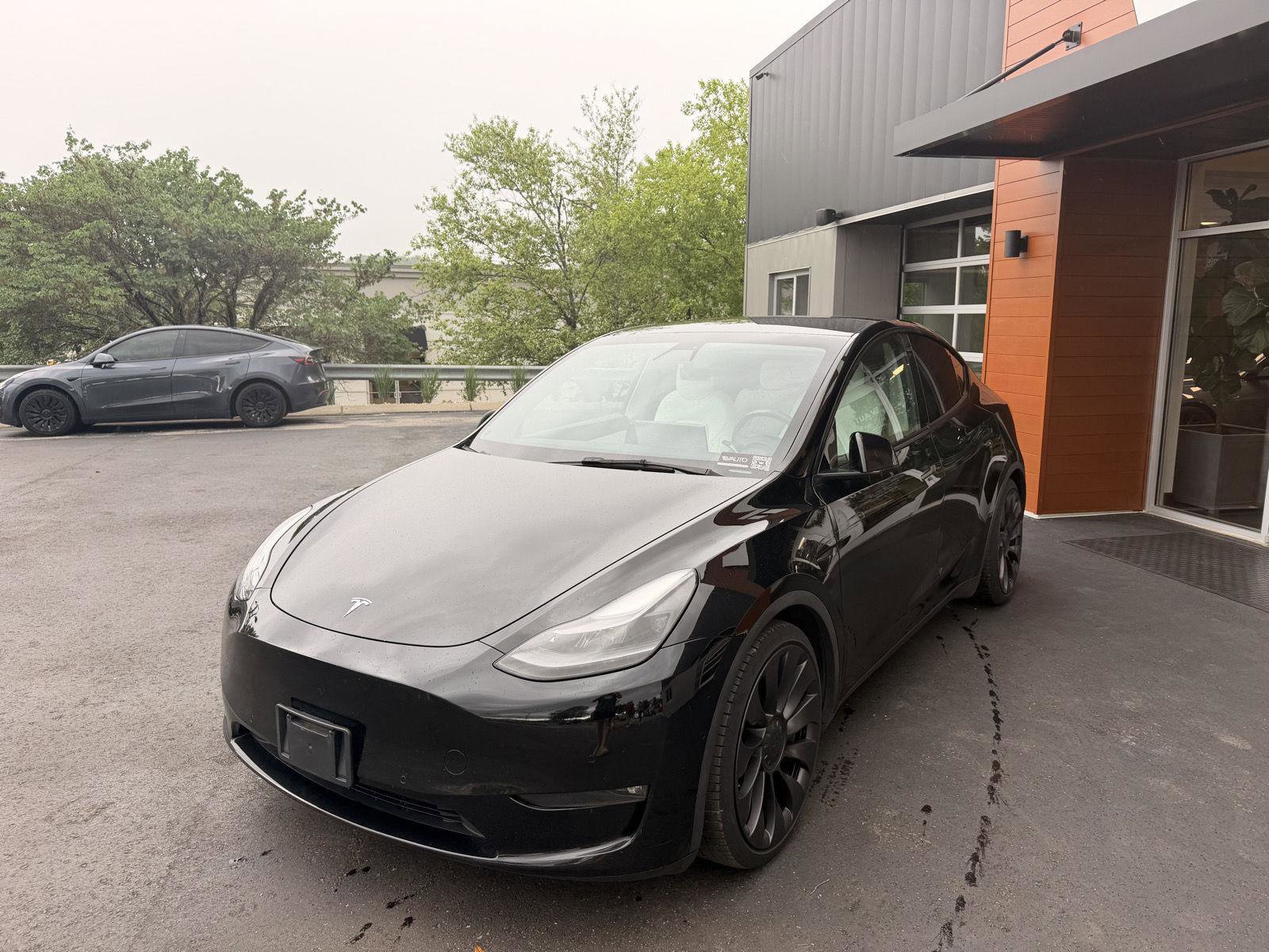 Used 2021 Tesla Model Y Performance AWD/4WD image 4