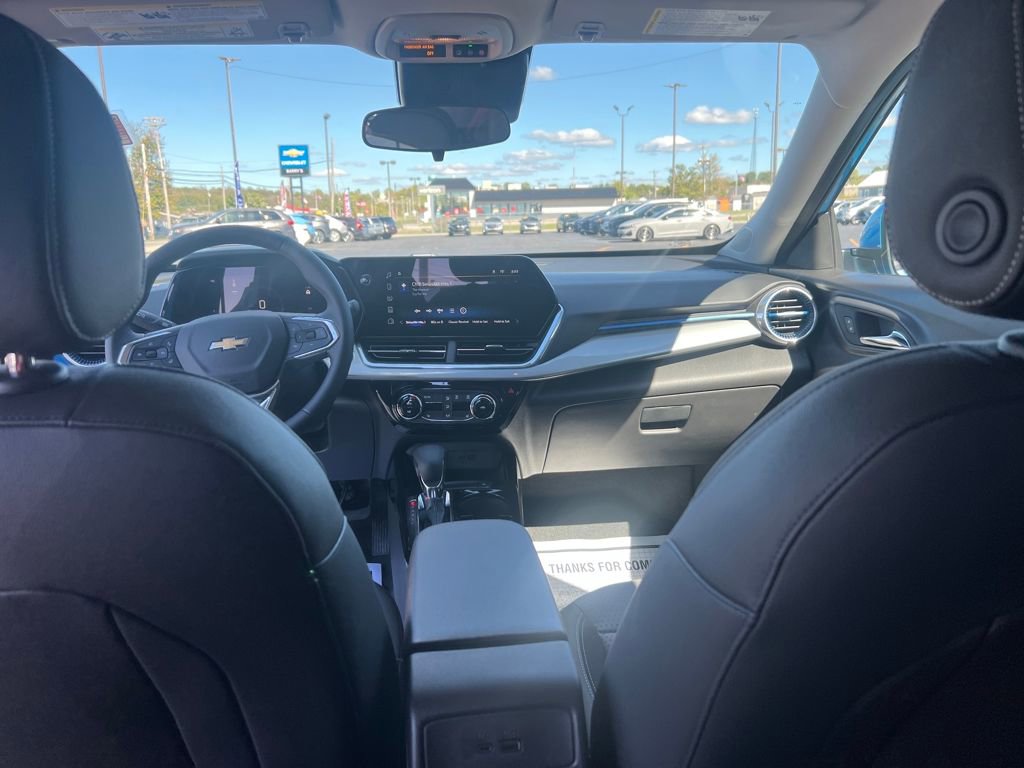 New 2026 Chevrolet Trax LT w/ Driver Confidence Package image 32