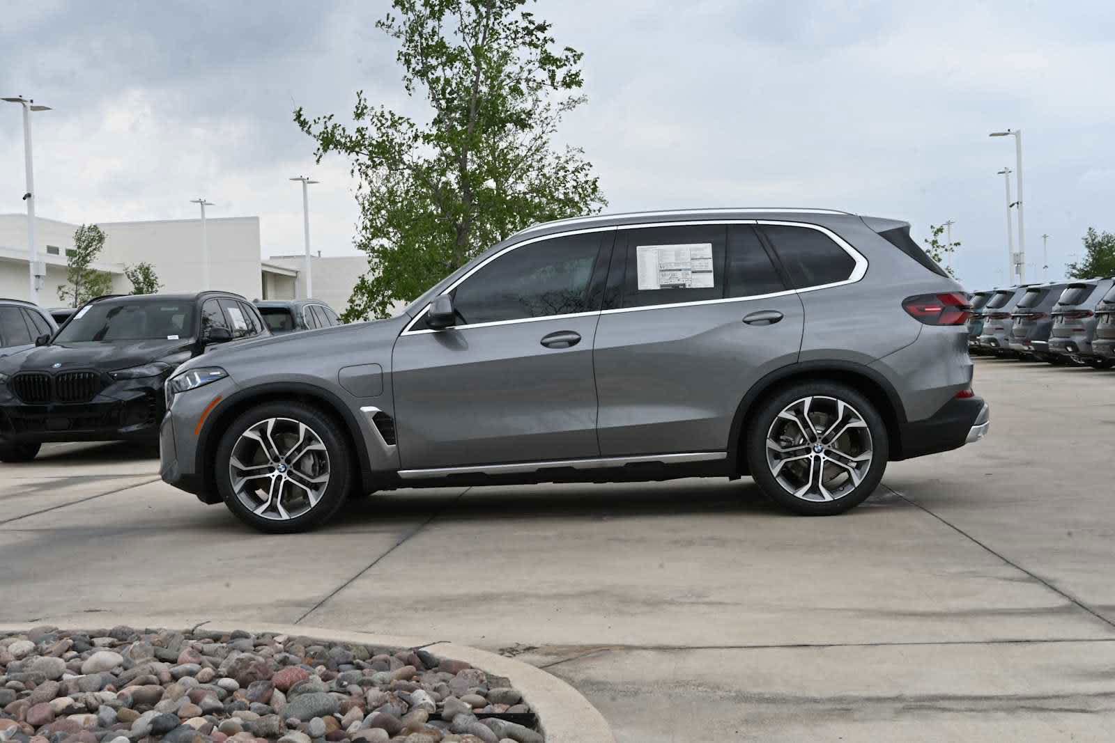 Used 2026 BMW X5 xDrive50e w/ Executive Package AWD/4WD image 5