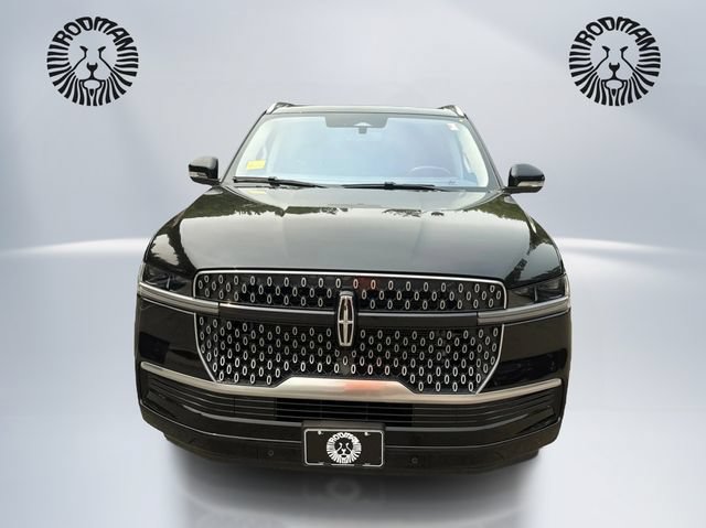 Used 2025 Lincoln Navigator Reserve AWD/4WD image 2