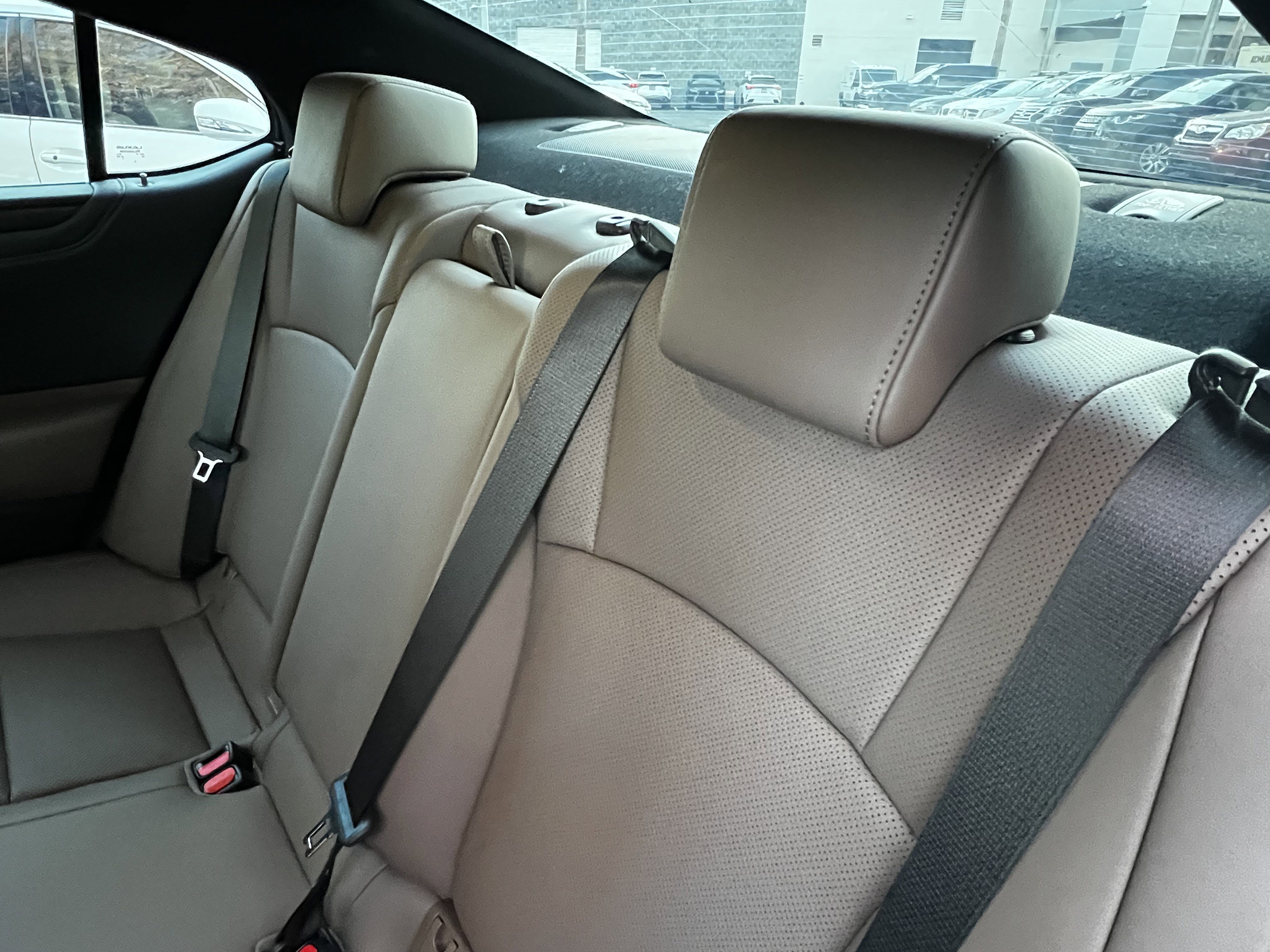 Used 2024 Lexus ES 350 w/ Premium Package image 32