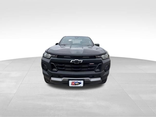 Used 2023 Chevrolet Colorado Trail Boss w/ Advanced Trailering Package AWD/4WD image 3