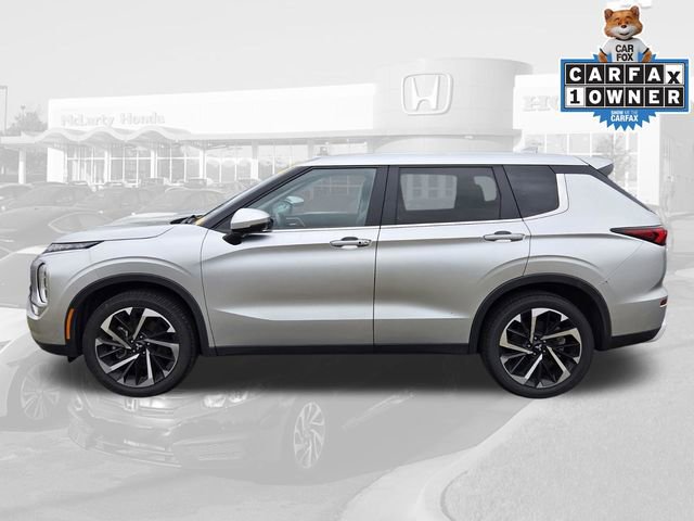 Used 2024 Mitsubishi Outlander SE image 2
