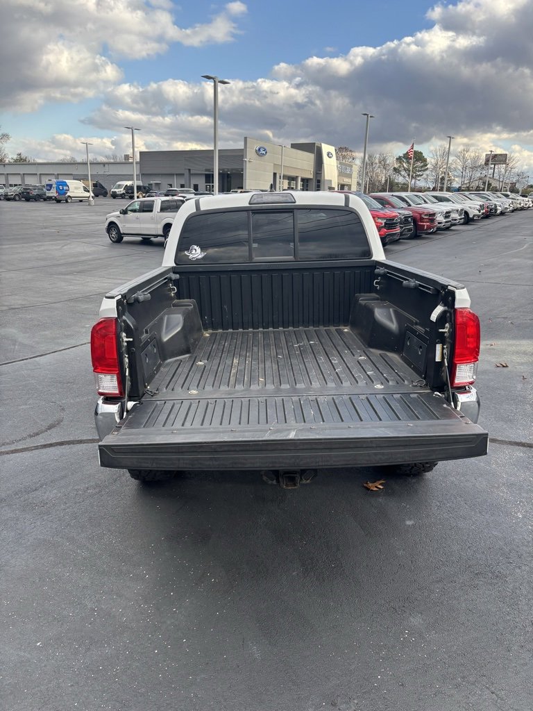 Used 2017 Toyota Tacoma SR5 image 4