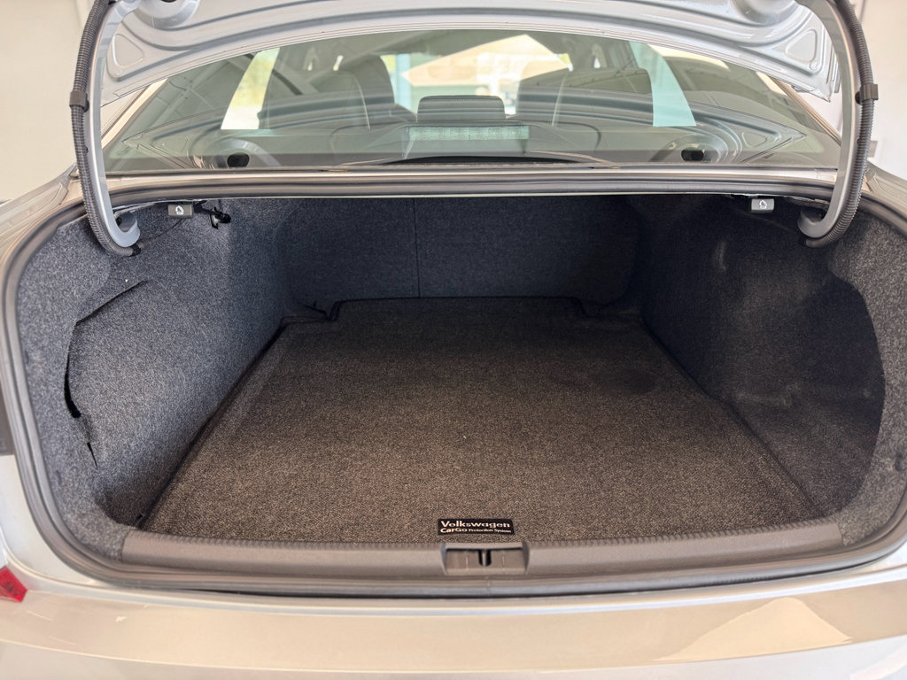 Used 2018 Volkswagen Passat 3.6 image 33