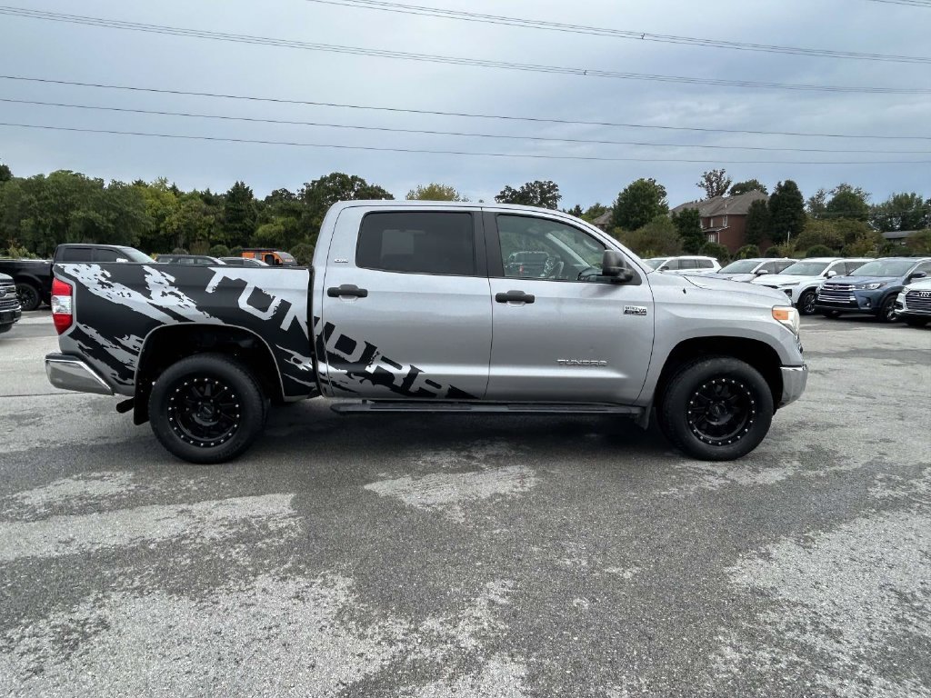 Used 2017 Toyota Tundra SR5 w/ SR5 Upgrade Package AWD/4WD image 4