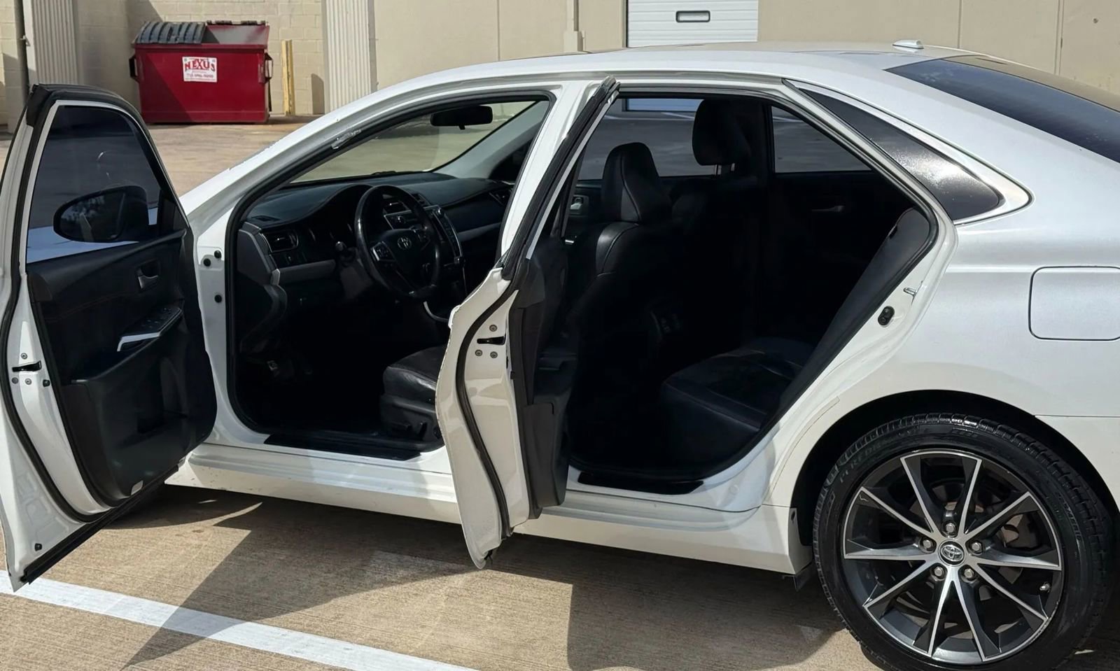 Used 2015 Toyota Camry XSE w/ Moonroof Package FWD image 11