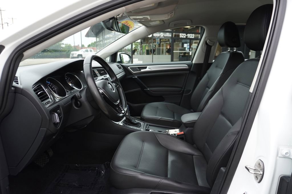 Used 2016 Volkswagen e-Golf SEL Premium w/ Driver Assistance Package FWD image 22