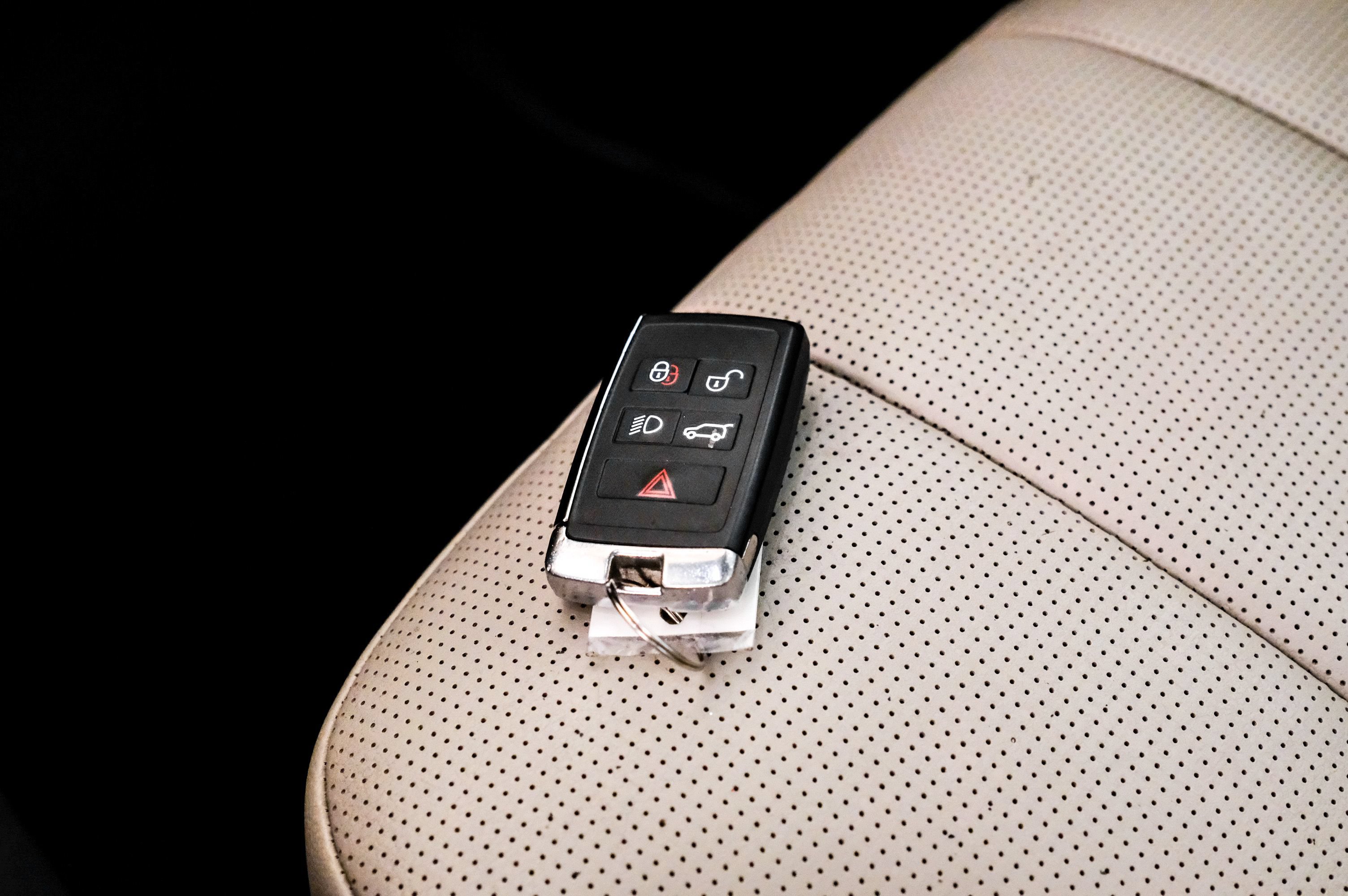 Used 2020 Land Rover Discovery SE AWD/4WD image 57