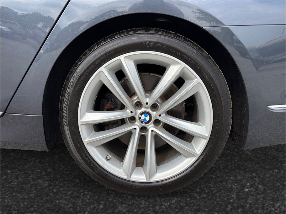 Used 2016 BMW 750i RWD image 14