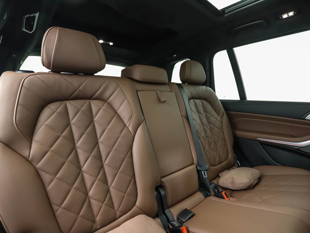Used 2023 BMW X7 xDrive40i w/ M Sport Package image 34